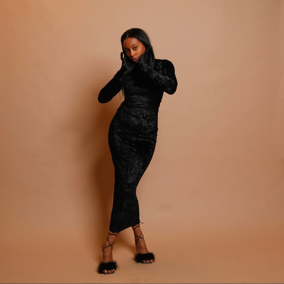 Beautiful women’s velour dress with gloves. - Picture 2 of 5